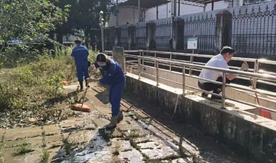 坚守者的国庆日记丨洪水中，德保县华鸿污水处理有限公司筑起“生命防线”