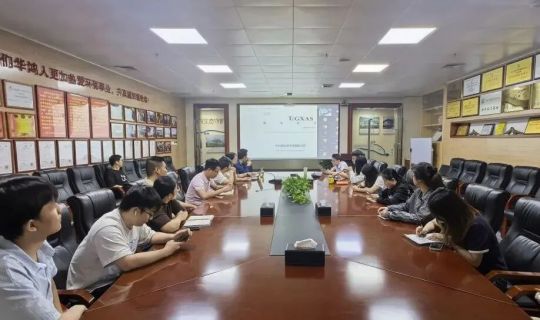 华鸿水务集团开展《T/GXAS 1105—2025团体标准 FHG型反捞式格栅除污机》专题培训